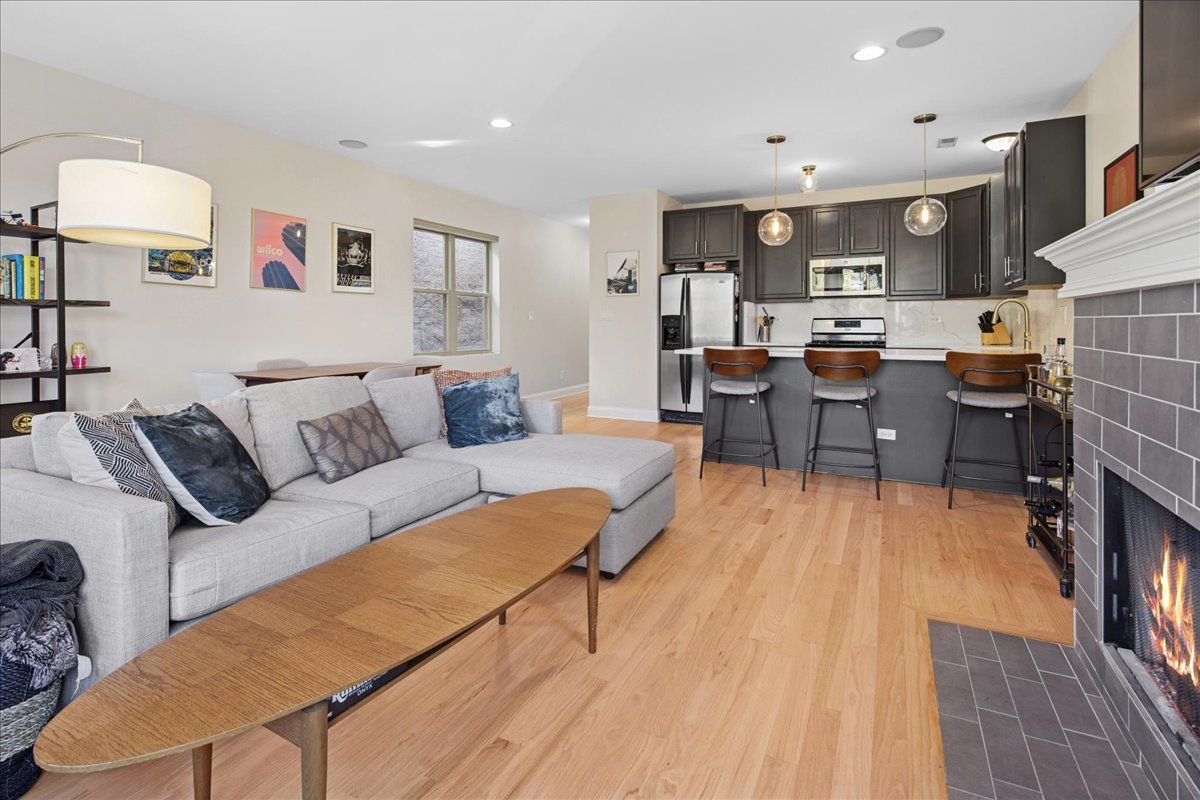 1533 N Campbell Avenue 3