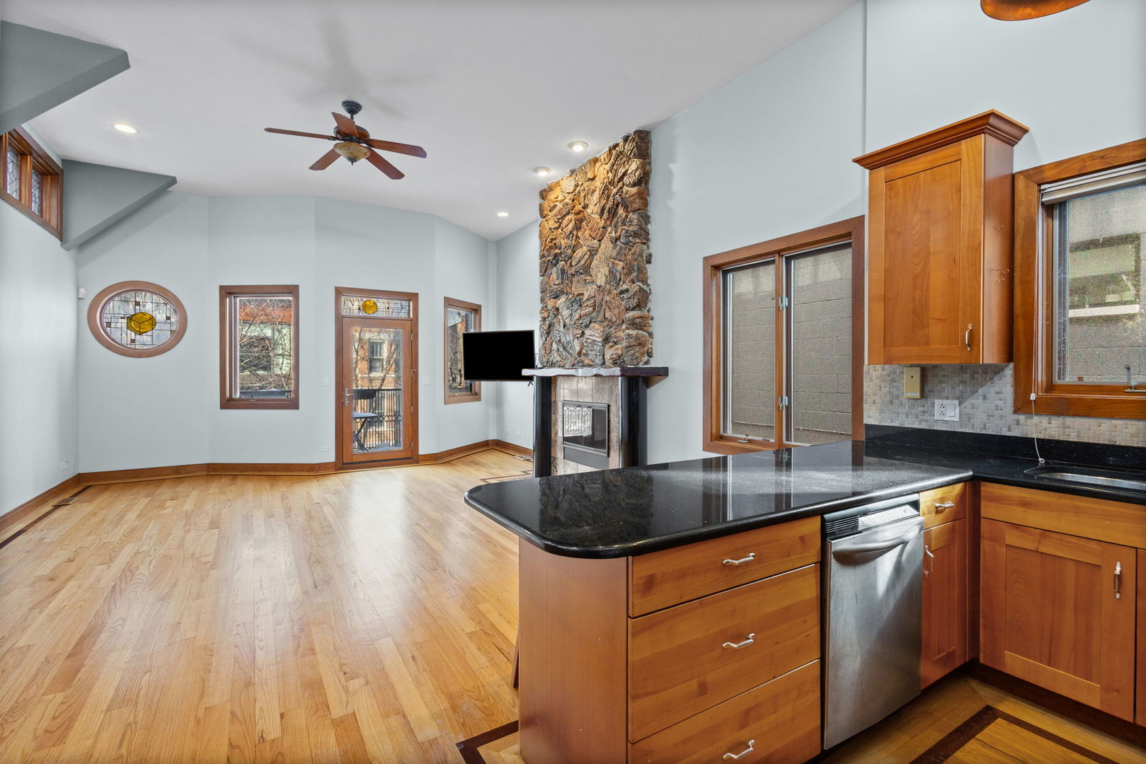 1031 N Marshfield Avenue 3