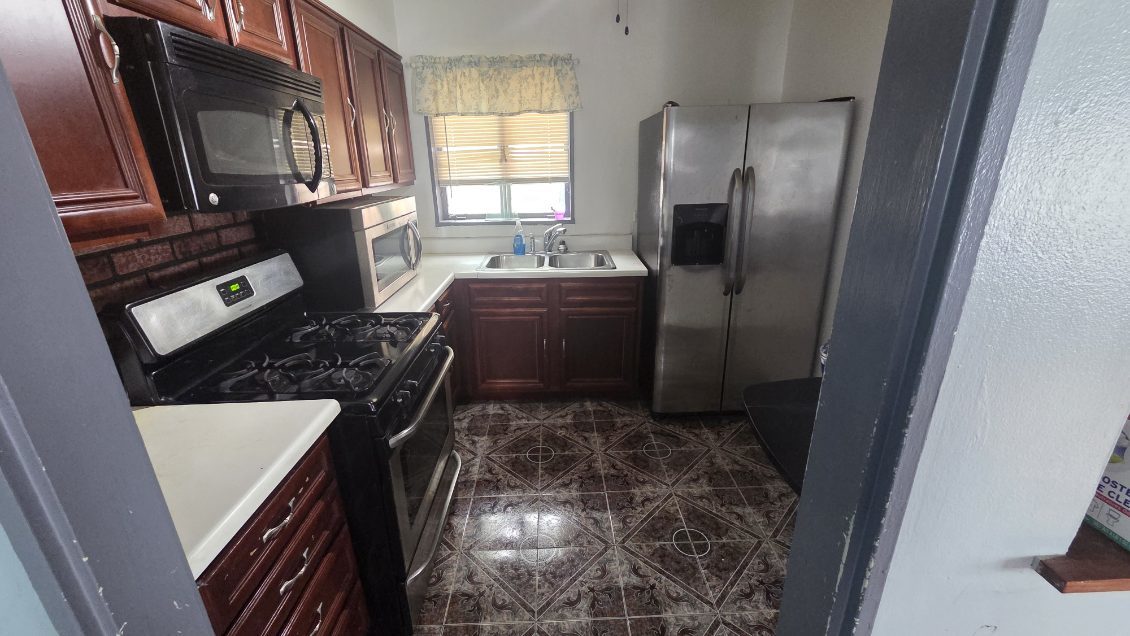 Properties 1 15409 Dobson Avenue