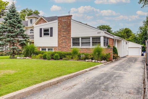 Photo of 1243 Ridge Road, Highland Park, IL 60035 (MLS # 12728790)