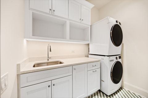 Tiny photo for 3902 N Hamilton Avenue, Chicago, IL 60618 (MLS # 12640519)