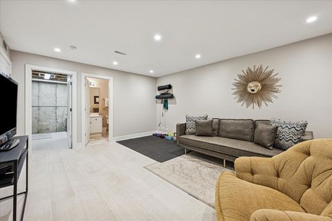 Tiny photo for 219 W Goethe Street, Chicago, IL 60610 (MLS # 12579797)