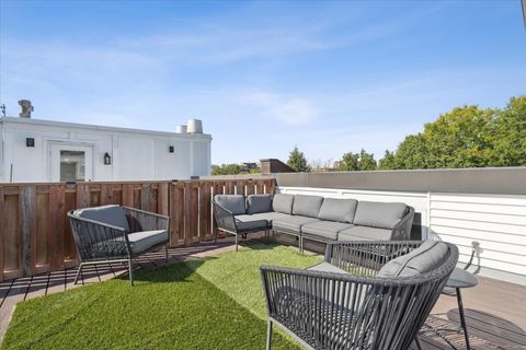 Tiny photo for 219 W Goethe Street, Chicago, IL 60610 (MLS # 12579797)