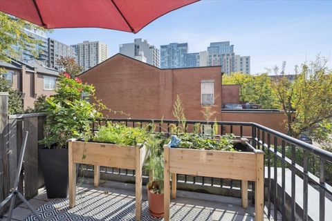 Tiny photo for 219 W Goethe Street, Chicago, IL 60610 (MLS # 12579797)