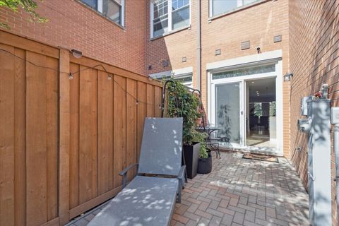 Tiny photo for 219 W Goethe Street, Chicago, IL 60610 (MLS # 12579797)