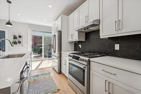 Tiny photo for 219 W Goethe Street, Chicago, IL 60610 (MLS # 12579797)