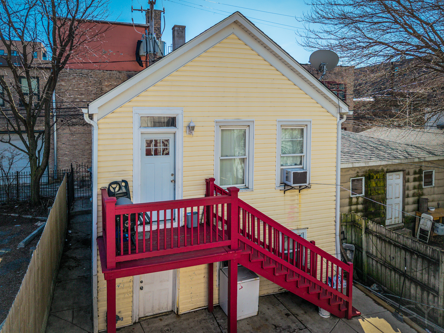 2423 W Moffat Street