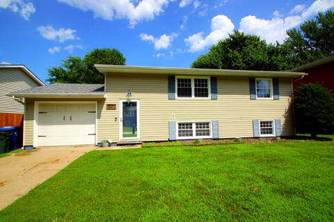 Photo of 1203 CALVIN Street, Davenport, IA 52804 (MLS # 12710322)