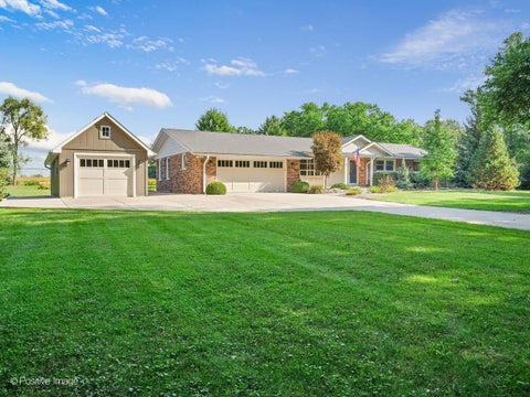 Photo of 28W224 Robin Lane, West Chicago, IL 60185 (MLS # 12748726)