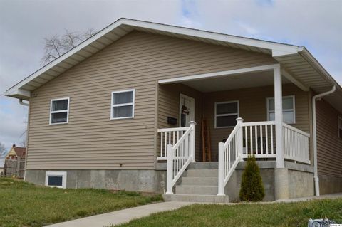 Photo of 921 Adams St, Quincy, IL 62301 (MLS # 12603825)