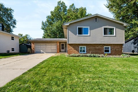 Photo of 107 S Bayberry Court, Bloomington, IL 61704 (MLS # 12793166)