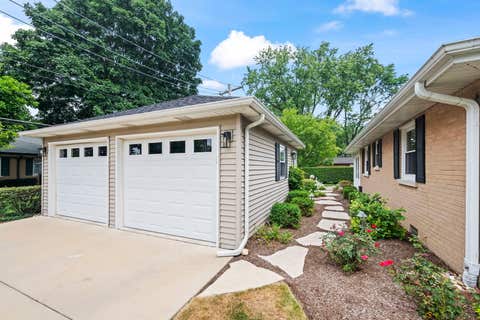 Tiny photo for 518 S See Gwun Avenue, Mount Prospect, IL 60056 (MLS # 12660953)