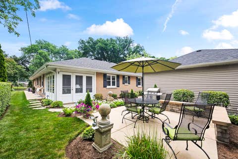 Tiny photo for 518 S See Gwun Avenue, Mount Prospect, IL 60056 (MLS # 12660953)