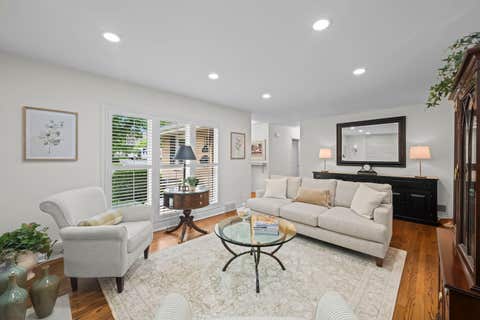 Tiny photo for 518 S See Gwun Avenue, Mount Prospect, IL 60056 (MLS # 12660953)