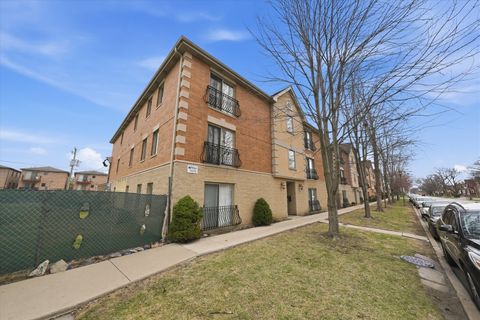 Tiny photo for 3423 Ridgeland Avenue #102, Berwyn, IL 60402 (MLS # 12596594)
