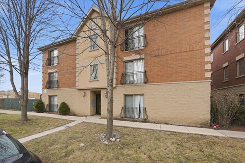 Tiny photo for 3423 Ridgeland Avenue #102, Berwyn, IL 60402 (MLS # 12596594)