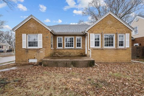 Photo of 1838 37th Street, Rock Island, IL 61201 (MLS # 12553126)