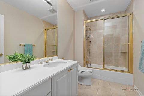 Tiny photo for 1302 Hawthorne Lane #1302, Hinsdale, IL 60521 (MLS # 12752005)