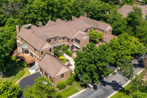 Tiny photo for 1302 Hawthorne Lane #1302, Hinsdale, IL 60521 (MLS # 12752005)