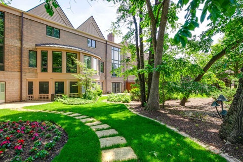 Photo of 1302 Hawthorne Lane #1302, Hinsdale, IL 60521 (MLS # 12752005)