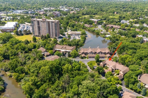 Tiny photo for 1302 Hawthorne Lane #1302, Hinsdale, IL 60521 (MLS # 12752005)
