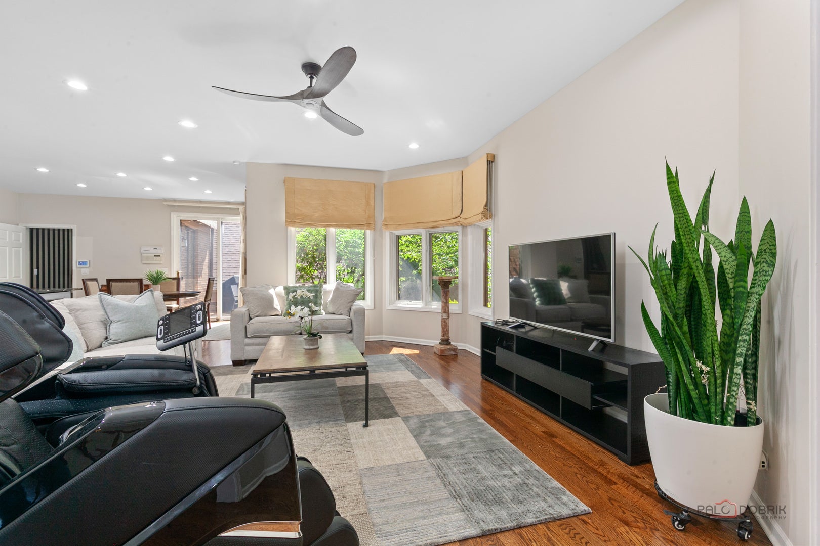1302 Hawthorne Lane 1302