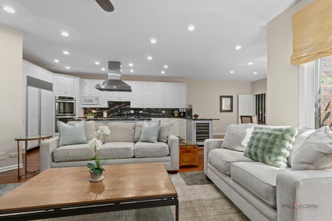 Tiny photo for 1302 Hawthorne Lane #1302, Hinsdale, IL 60521 (MLS # 12752005)