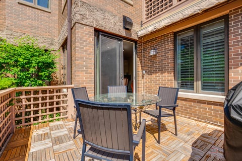 Tiny photo for 1302 Hawthorne Lane #1302, Hinsdale, IL 60521 (MLS # 12752005)