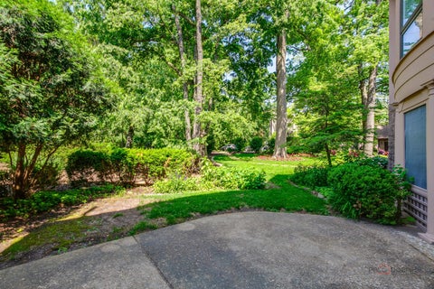 Tiny photo for 1302 Hawthorne Lane #1302, Hinsdale, IL 60521 (MLS # 12752005)