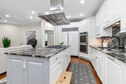 Tiny photo for 1302 Hawthorne Lane #1302, Hinsdale, IL 60521 (MLS # 12752005)