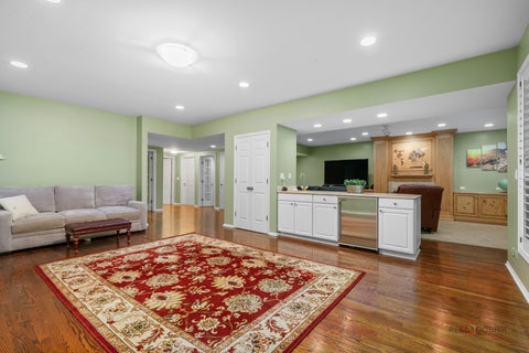 Tiny photo for 1302 Hawthorne Lane #1302, Hinsdale, IL 60521 (MLS # 12752005)