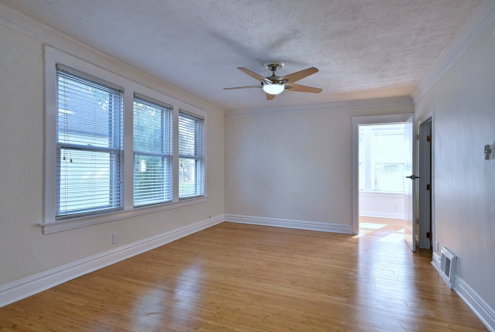2726 S 60th Court
