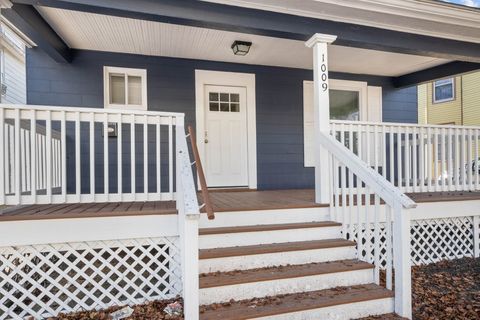 Tiny photo for 1009 Arlington Court, Davenport, IA 52803 (MLS # 12617730)