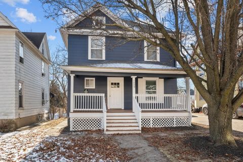 Photo of 1009 Arlington Court, Davenport, IA 52803 (MLS # 12617730)