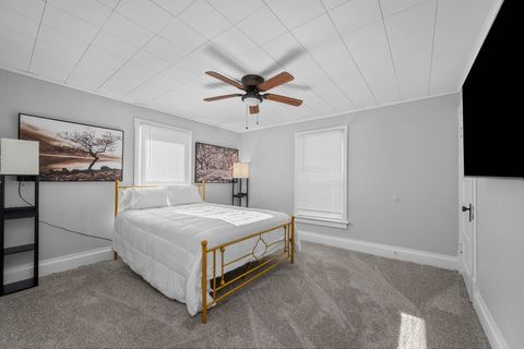 Tiny photo for 1009 Arlington Court, Davenport, IA 52803 (MLS # 12617730)