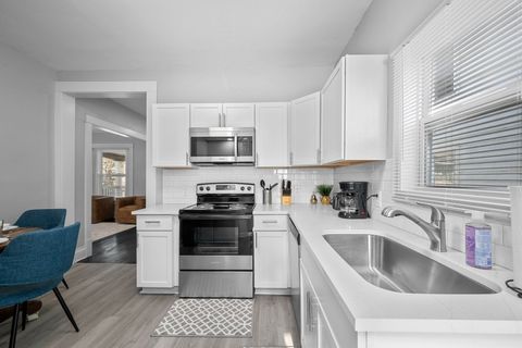 Tiny photo for 1009 Arlington Court, Davenport, IA 52803 (MLS # 12617730)