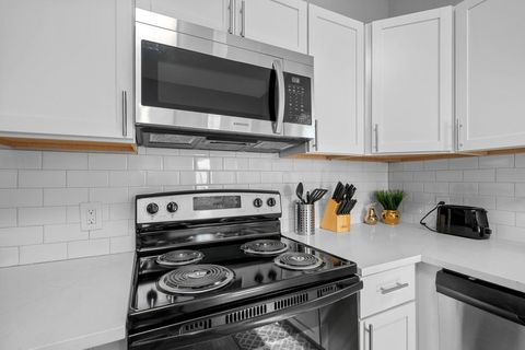 Tiny photo for 1009 Arlington Court, Davenport, IA 52803 (MLS # 12617730)