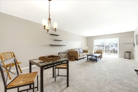 Tiny photo for 1311 S Finley Road #203, Lombard, IL 60148 (MLS # 12597593)