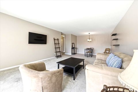 Tiny photo for 1311 S Finley Road #203, Lombard, IL 60148 (MLS # 12597593)