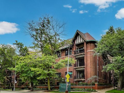 Photo of 1615 E Hyde Park Boulevard #2, Chicago, IL 60615 (MLS # 12594132)