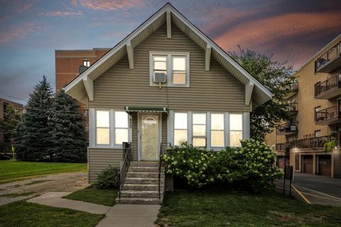 A home in Des Plaines