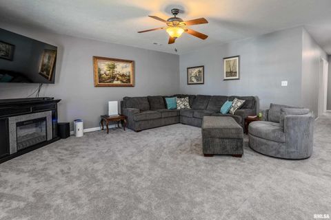 Tiny photo for 905 N GRANITE Street, Marion, IL 62959 (MLS # EB458746)