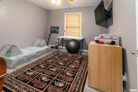 Tiny photo for 905 N GRANITE Street, Marion, IL 62959 (MLS # EB458746)