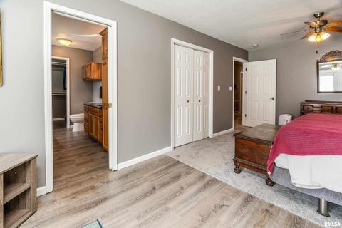 Tiny photo for 905 N GRANITE Street, Marion, IL 62959 (MLS # EB458746)