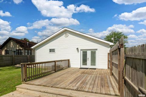 Tiny photo for 905 N GRANITE Street, Marion, IL 62959 (MLS # EB458746)