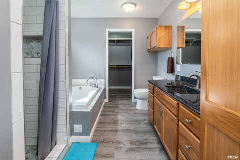 Tiny photo for 905 N GRANITE Street, Marion, IL 62959 (MLS # EB458746)