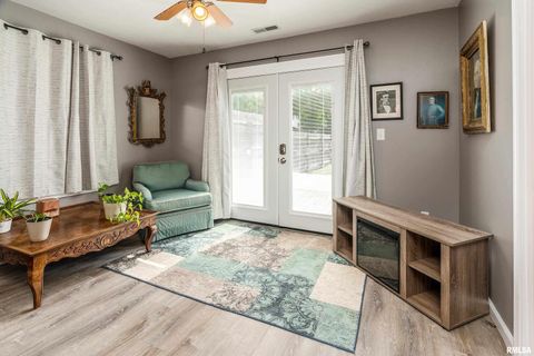 Tiny photo for 905 N GRANITE Street, Marion, IL 62959 (MLS # EB458746)