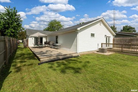 Tiny photo for 905 N GRANITE Street, Marion, IL 62959 (MLS # EB458746)