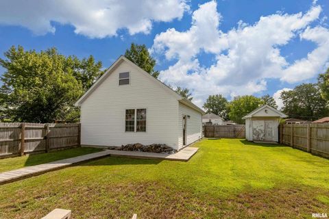 Tiny photo for 905 N GRANITE Street, Marion, IL 62959 (MLS # EB458746)
