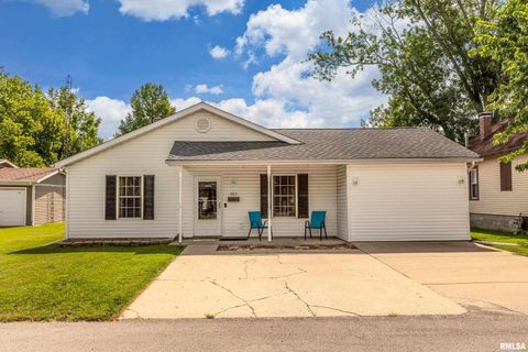 Photo of 905 N GRANITE Street, Marion, IL 62959 (MLS # EB458746)
